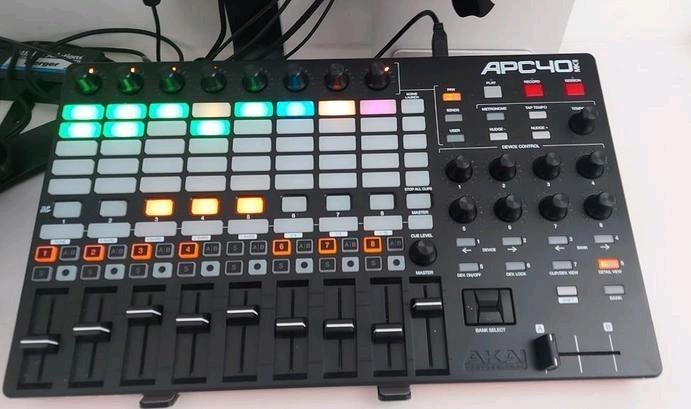 Akai APC40 mk2 - Ableton controller - LAAGSTE PRIJS, Muziek en Instrumenten, Midi-apparatuur, Ophalen of Verzenden, Zo goed als nieuw