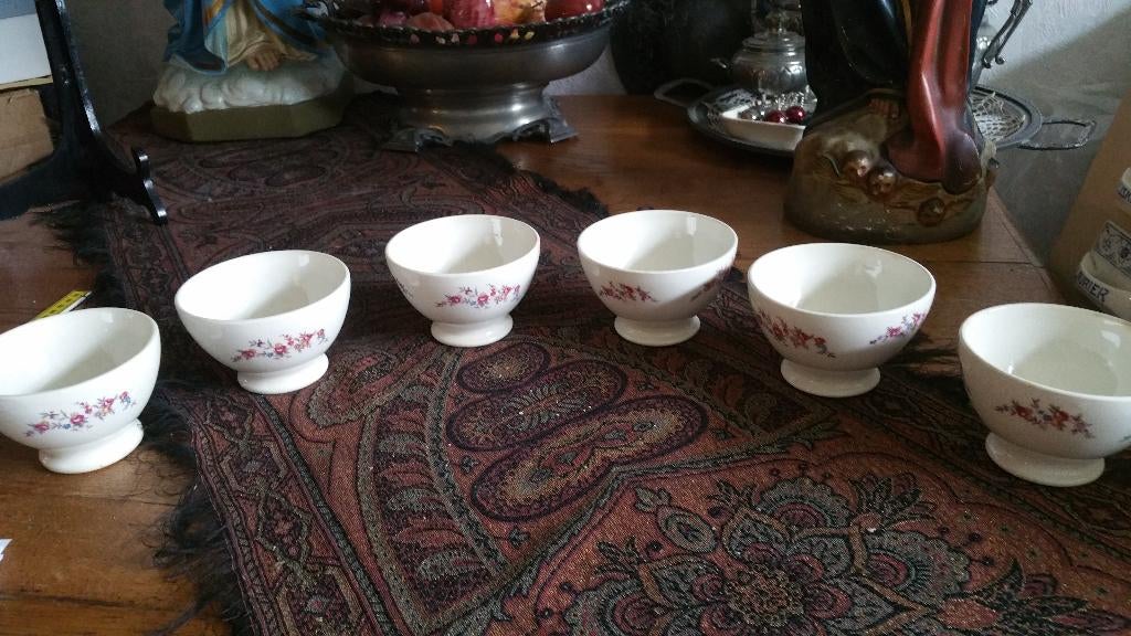 TE koop 6 bowls P REGOUT roze bloempje, Ophalen of Verzenden