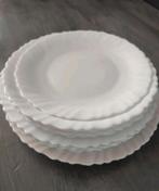 Vintage Arcopal witte borden met golvende rand 4 persoons, Ophalen of Verzenden