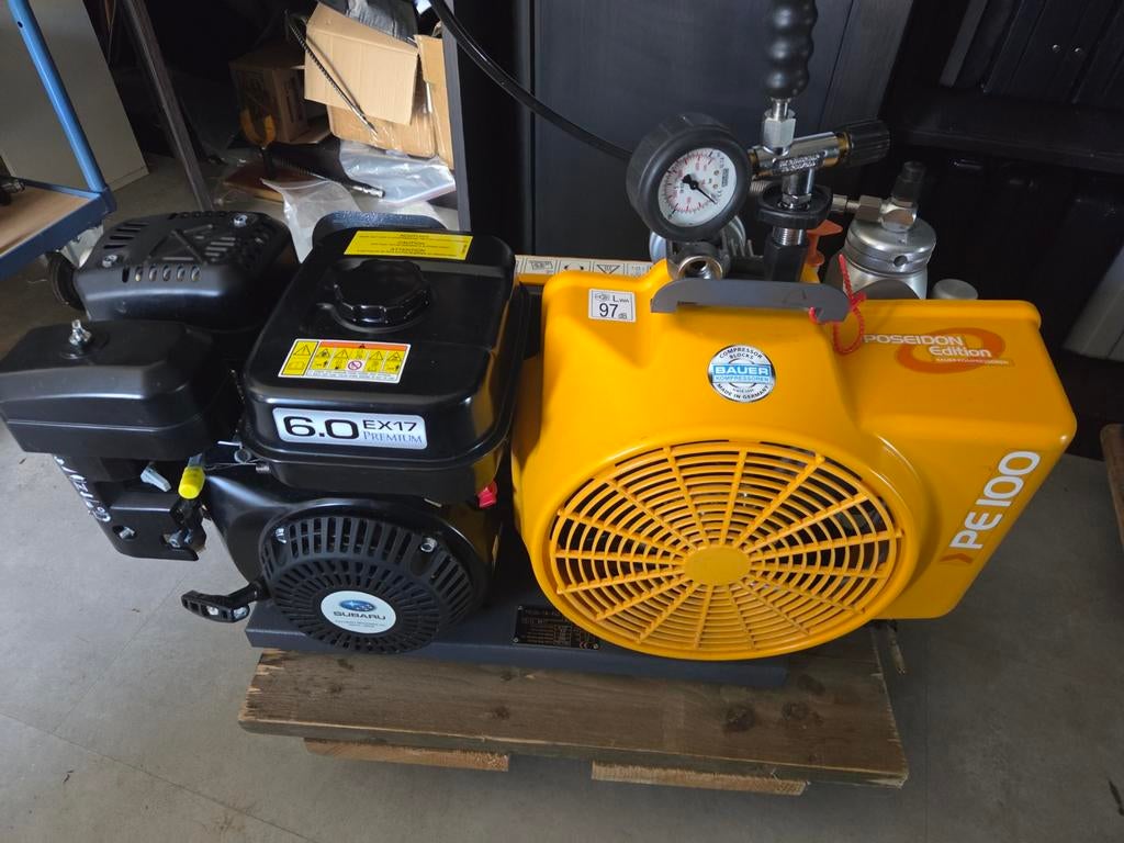 Bauer PE100 Duikcompressor - Draagbaar en Krachtig, Watersport en Boten, Ophalen, Zo goed als nieuw, Duikcomputer