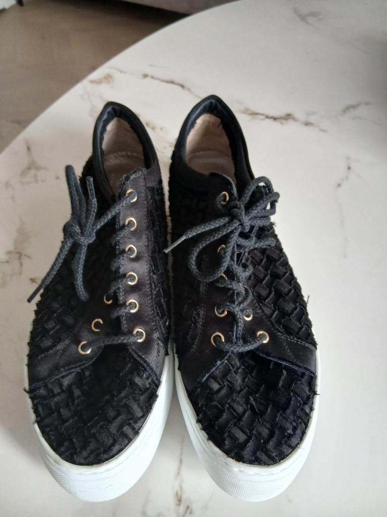 AGL luxe satijnen sneakers, z.g.a.n., maat 40, Zwart, AGL, Ophalen of Verzenden, Sneakers of Gympen