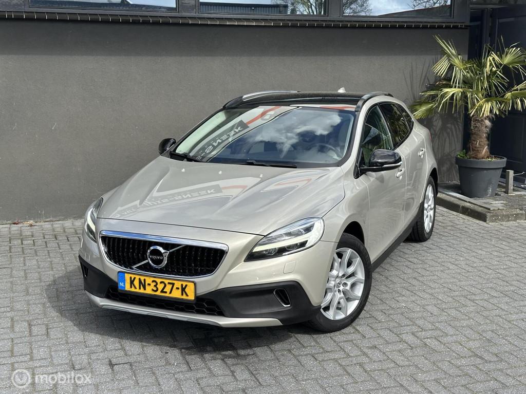 Volvo V40 Cross Country 2.0 D2 Nordic+ Automaat |Leder |Pano, Auto's, Euro 6, 4 cilinders, Bedrijf, Diesel