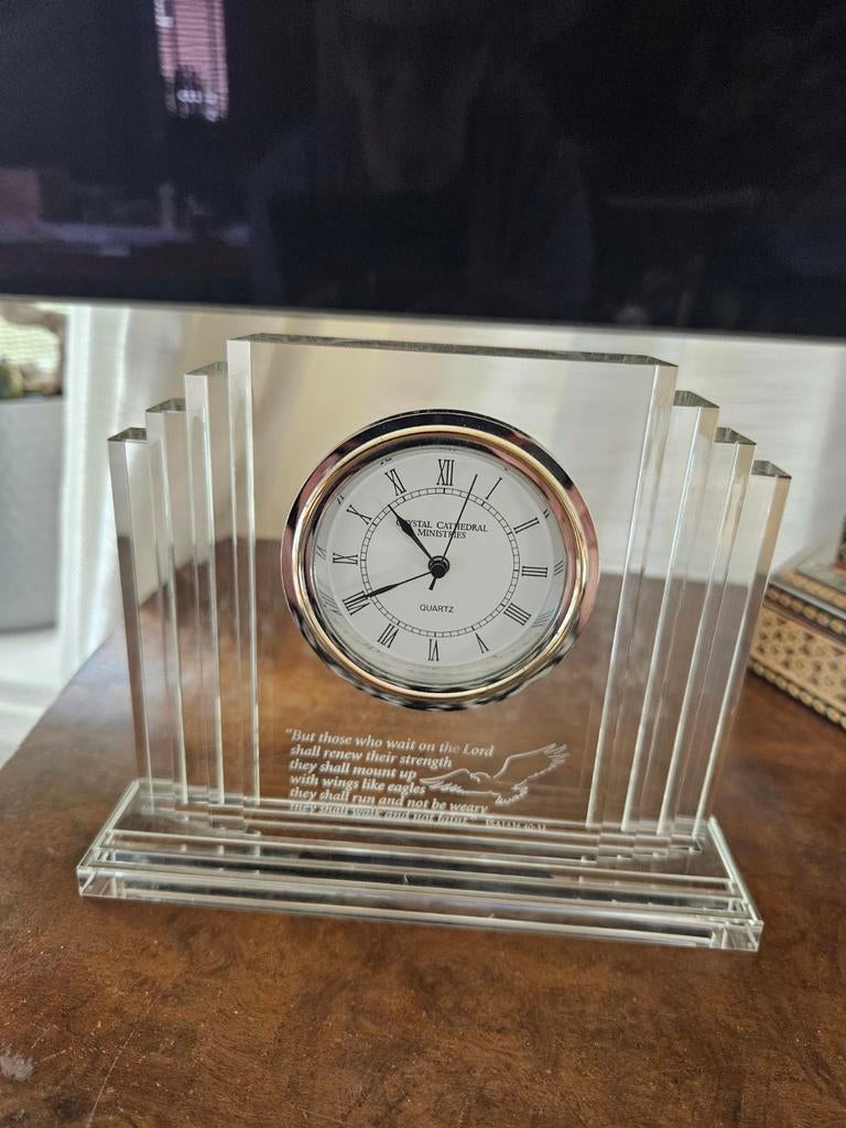 Kristallen klokje met inscriptie, Huis en Inrichting, Woonaccessoires | Klokken, Ophalen of Verzenden, Zo goed als nieuw, Wandklok