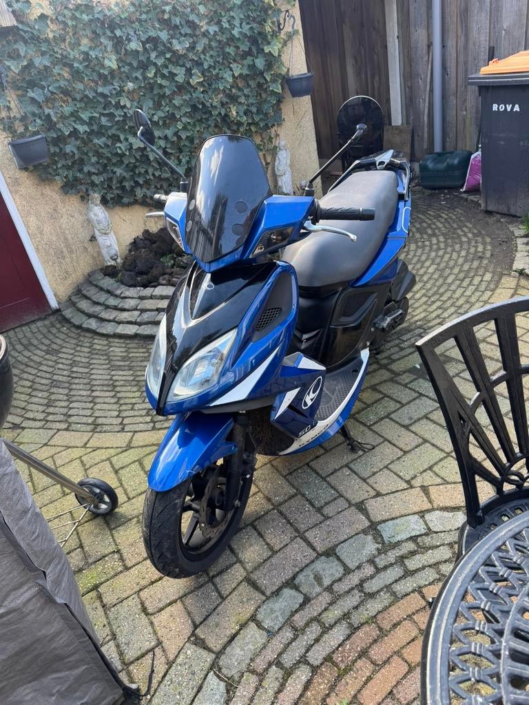 kymco, Fietsen en Brommers, Ophalen of Verzenden, Zo goed als nieuw, Benzine, Agility