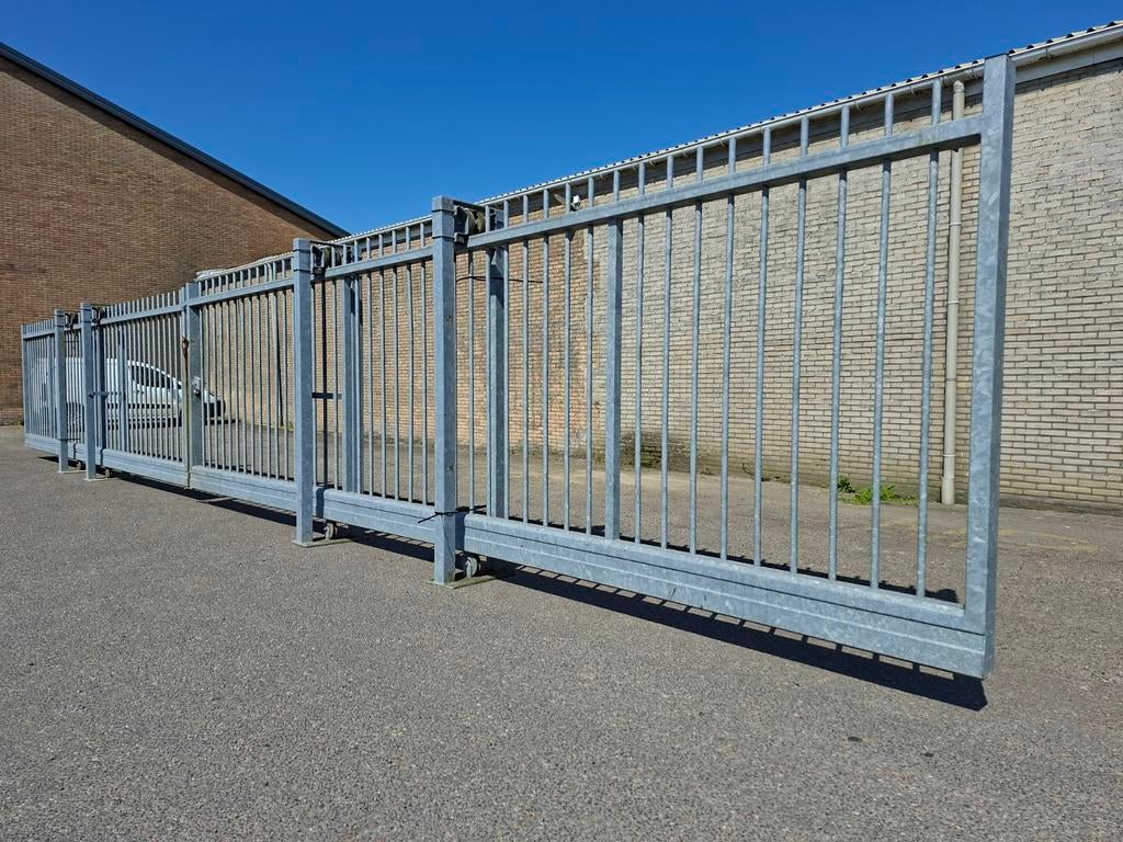 Dubbele vrijdragende schuifpoort, Ophalen, Gebruikt, Schuifpoort, 200 cm of meer