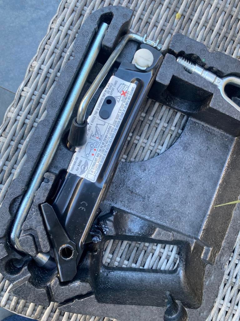 Auto krik Set Mini Cooper nieuw 60 euro, Ophalen of Verzenden, Zo goed als nieuw, Manueel, Schaarkrik