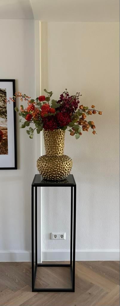 Zwart Zuil met Gouden Bloempot en Kunstboeket, Ophalen, Zo goed als nieuw