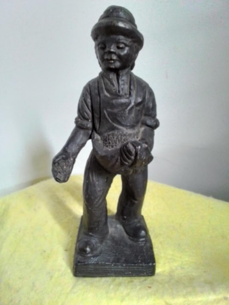 10127)  mooi beeldje  DE  ZAAIER   hoog  20cm, Ophalen of Verzenden, Zo goed als nieuw, Mens