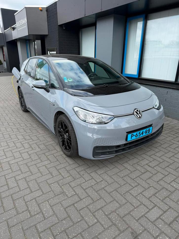 Leuke ID3 Taxi klaar Incl Bct in zeer goede staat, Auto's, Volkswagen, ID.3, Elektrisch, Zilver of Grijs, Grijs, Stof, Dealer onderhouden