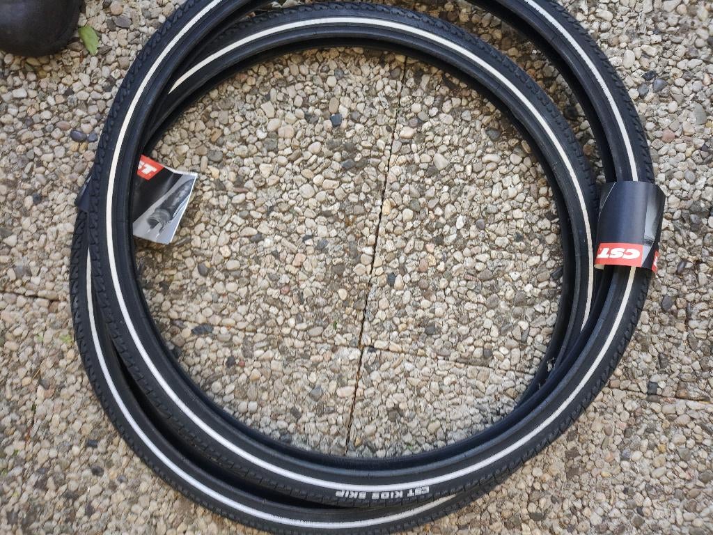 2 maal NIEUW CST 26 x 1.75 buiten banden  set prijs 20 euro, Ophalen, Nieuw, Trekhaakdrager