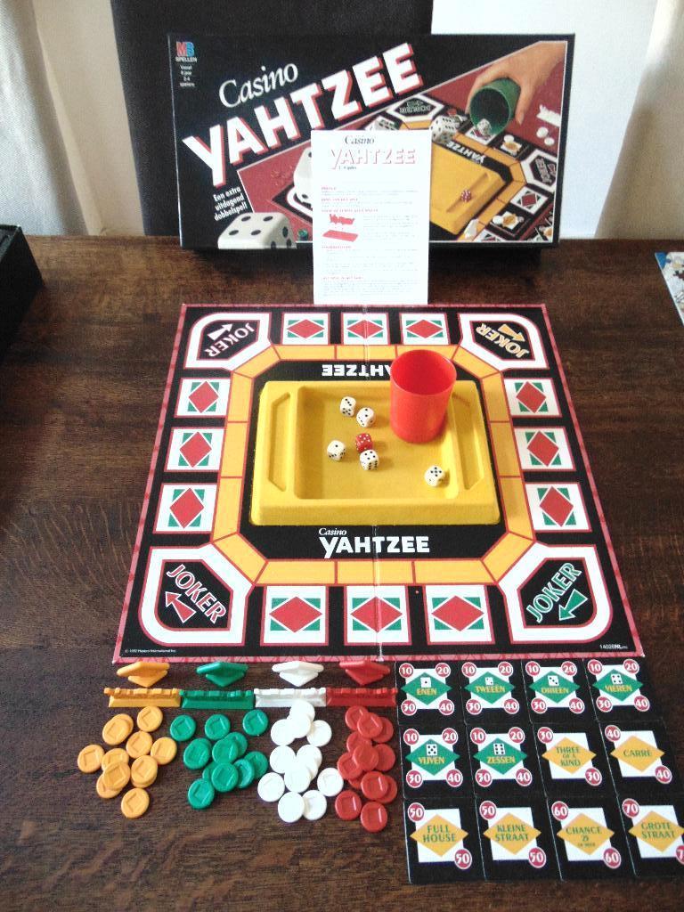 Casino Yahtzee Spel van MB, Hobby en Vrije tijd, Gezelschapsspellen | Bordspellen, Gebruikt, Een of twee spelers, Drie of vier spelers