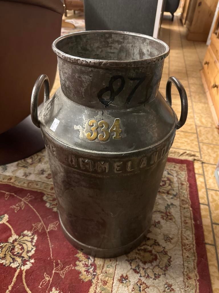 Oude melkbus met deksel, Ophalen