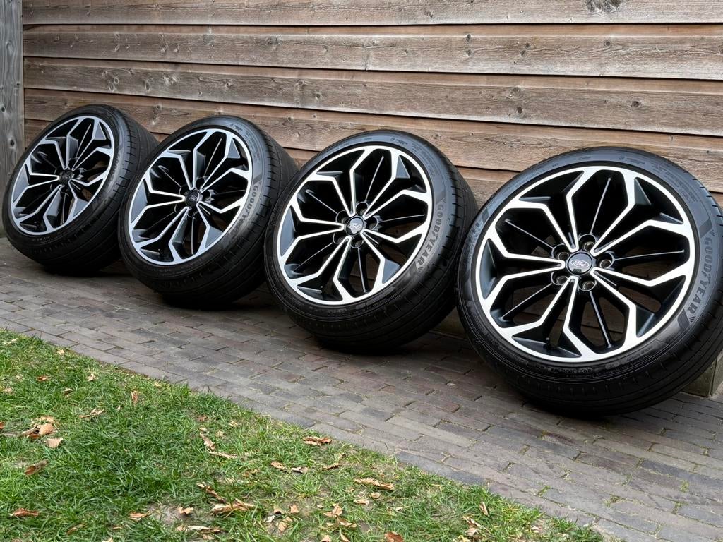 Orig Ford Focus MK4 ST Line 18 inch velgen + zomerbanden, Auto-onderdelen, Banden en Velgen, 18 inch, Gebruikt, Banden en Velgen