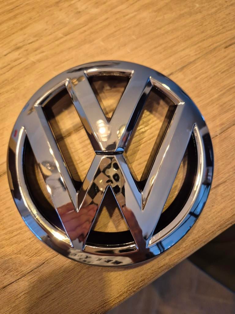 Nieuw VW Polo 6R embleem front, zilver, Ophalen of Verzenden, Nieuw, Voor, Bumper