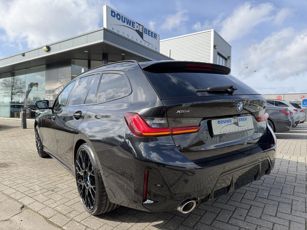 BMW 3 Serie Touring 330e xDrive M Sport Pano-Dak | Adapt. Cr, Gebruikt, Euro 6, 4 cilinders, Zwart