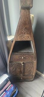 Houten kastje met houtsnijwerk, Antiek en Kunst, Antiek | Meubels | Kasten, Ophalen of Verzenden