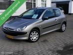 Peugeot 206 1.4 One-line | Trekhaak | Apk 3-2027, Auto's, Peugeot, Voorwielaandrijving, Metallic lak, 31 €/maand, 4 cilinders