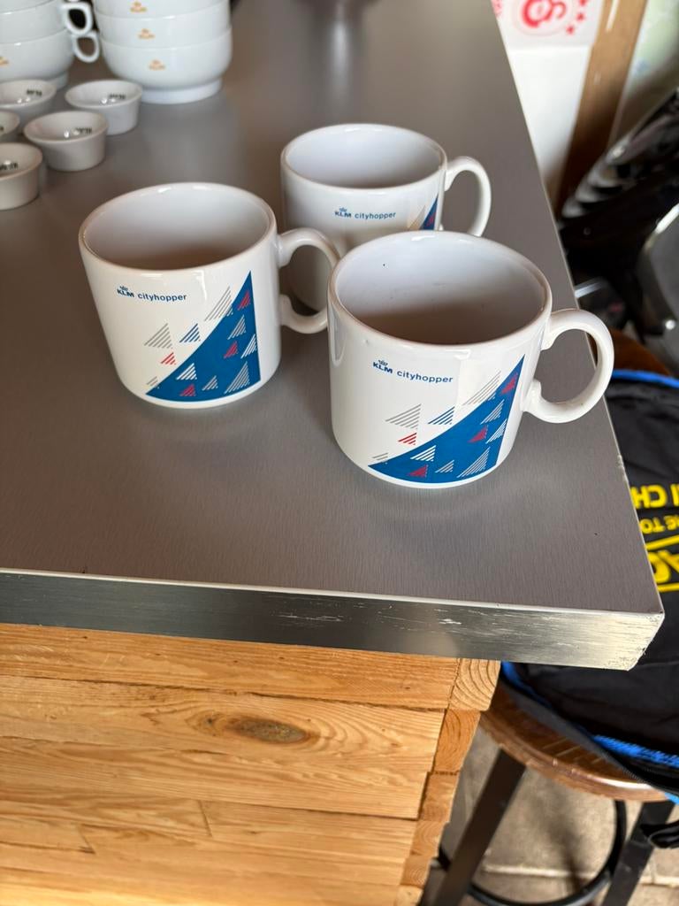 Klm cityhopper mokken (36 stuks), Ophalen of Verzenden, Zo goed als nieuw, Porselein, Kop en/of schotel