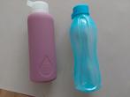 Set van 2 drinkflessen: Dutch Water en Tupperware, Huis en Inrichting, Ophalen of Verzenden, Gebruikt, Blauw, Beker of Kan