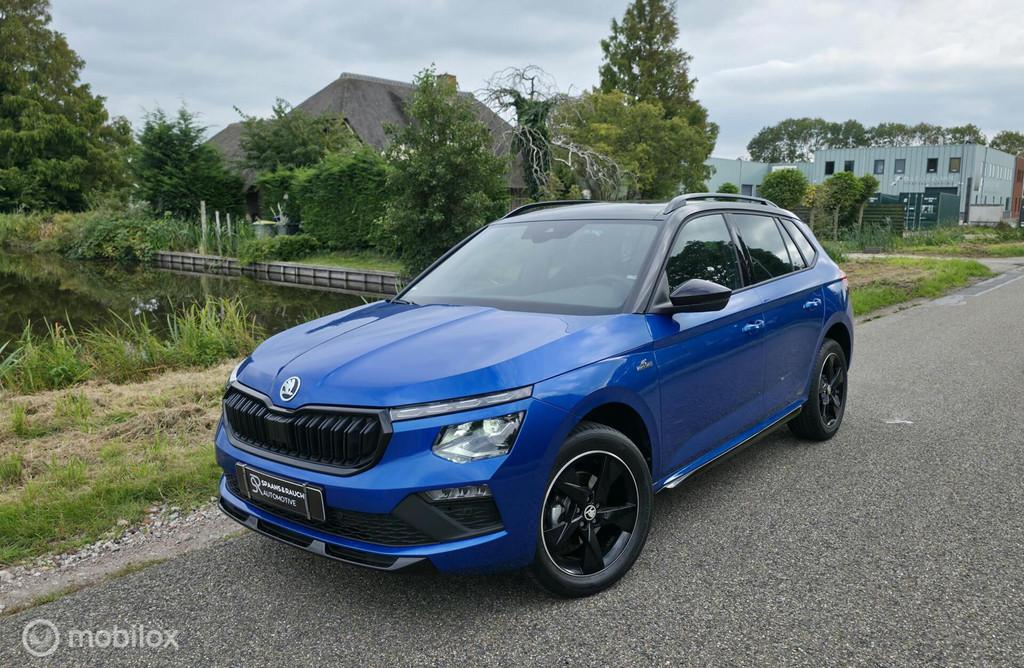 Skoda Kamiq 1.5 TSI ACT Monte Carlo / Pano / Carplay / Trekh, Auto's, Zwart, 4 cilinders, Blauw, Leder en Stof