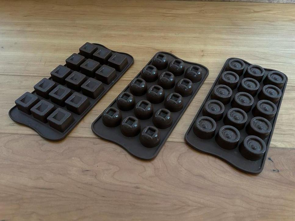 Siliconen bonbon matten / mal, 3 stuks, Ophalen, Overige typen, Zo goed als nieuw, Bruin