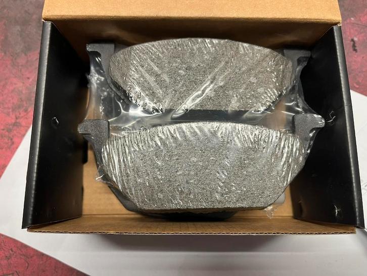 Nieuw set Voorremblokken VAG MODELLEN o.a. SKODA SEAT AUDI, Auto-onderdelen, Remmen en Aandrijving, Audi, Seat, Volkswagen, Skoda