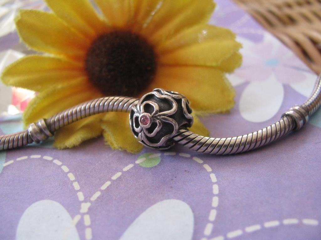 Pandora ZIRKONIA bedel P370 = bol met Zinnia's 🌸, Sieraden, Tassen en Uiterlijk, Bedels, Pandora, Ophalen of Verzenden, Zo goed als nieuw