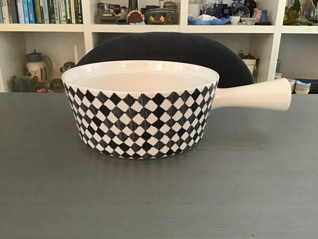 Rörstrand Sweden Red Top ovenschaal met handvat; ø18 cm, Ophalen of Verzenden, Overige stijlen, Aardewerk, Schaal of Schalen