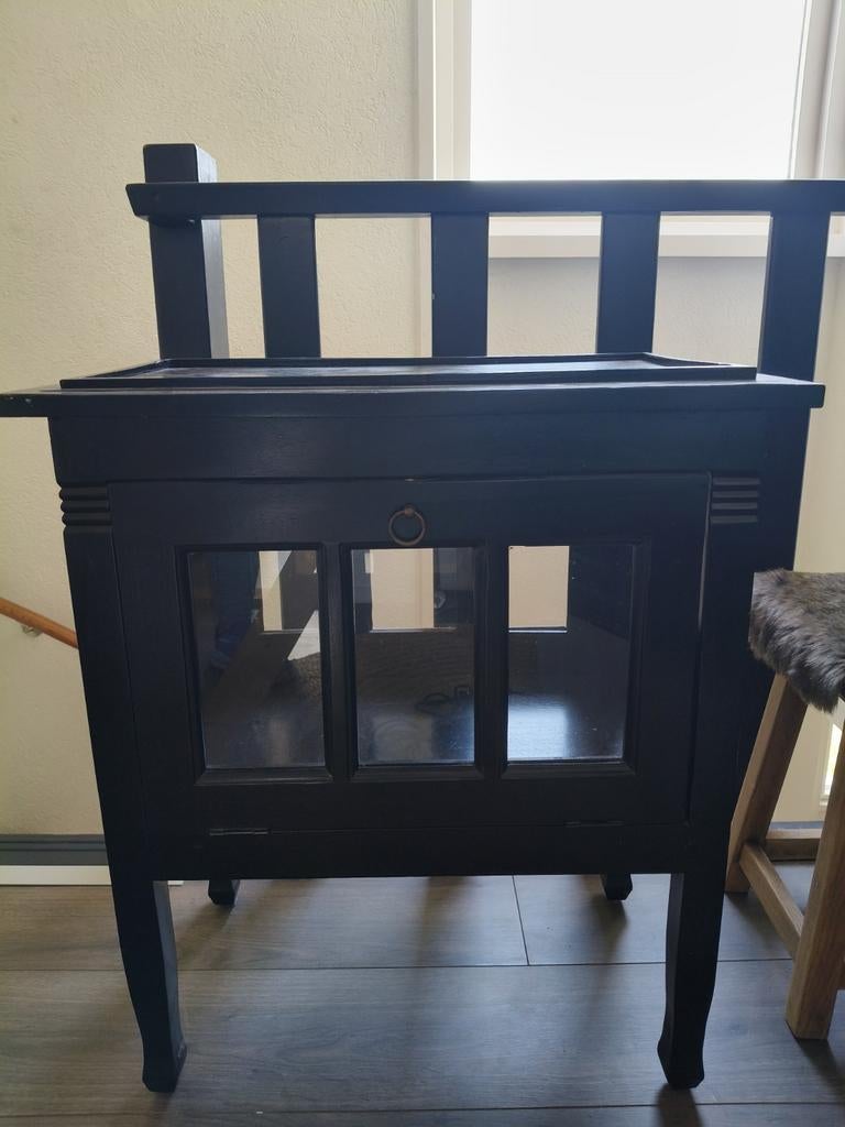 Zwart theekastje met glazen deurtjes - Goede staat, Antiek en Kunst, Antiek | Meubels | Kasten, Ophalen of Verzenden