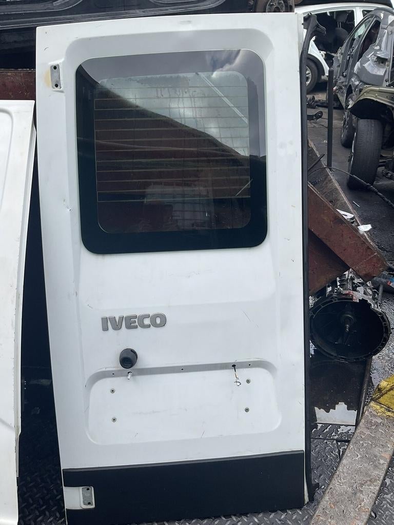 Gezocht: Achterdeuren met ramen Iveco Daily H1 (laag dak), Auto-onderdelen, Ophalen, Achter, Overige automerken, Deur