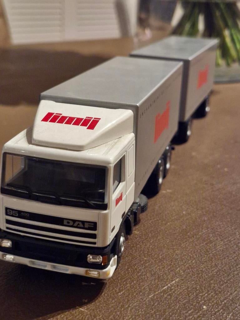 DAF 95 400 Limij vrachtwagen met aanhanger, Hobby en Vrije tijd, Modelbouw | Auto's en Voertuigen, Overige merken, 1:50 of kleiner