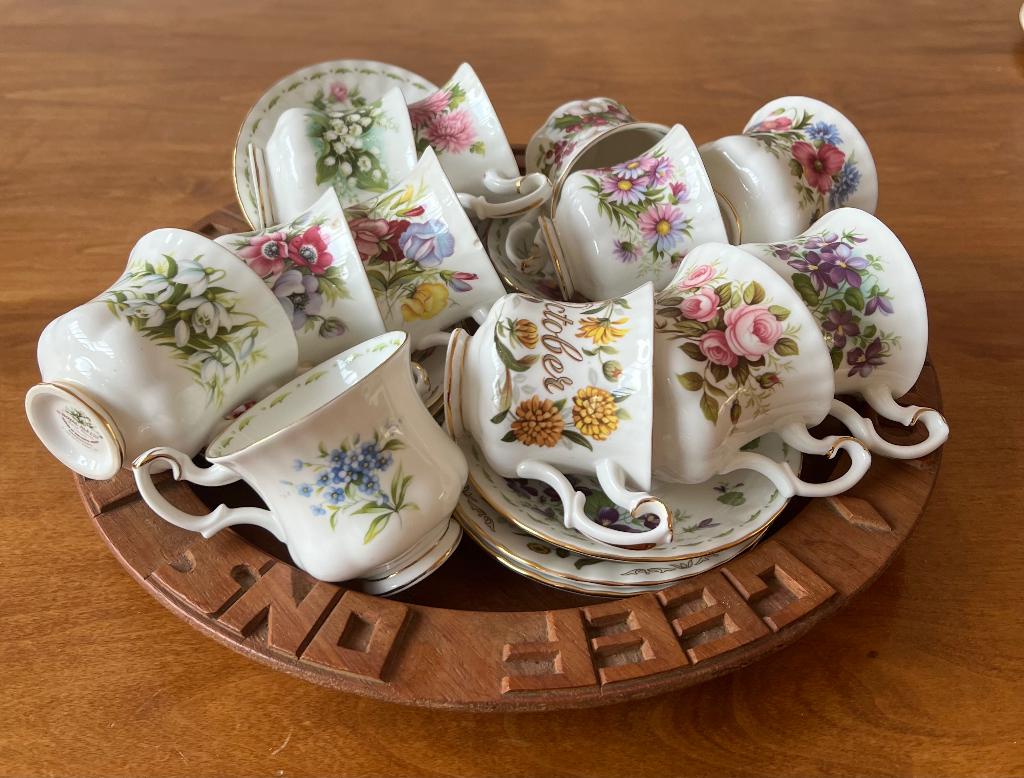 Set: Royal Albert kop, schotel en bord,  flower of the month, Ophalen of Verzenden, Gebruikt, Overige merken