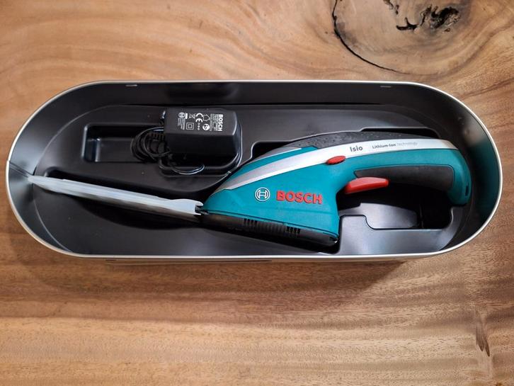 Bosch Isio Grasschaar Buxusschaar Accu in Bewaarblik, Tuin en Terras, Heggenscharen, Gebruikt, Accu, Ophalen of Verzenden
