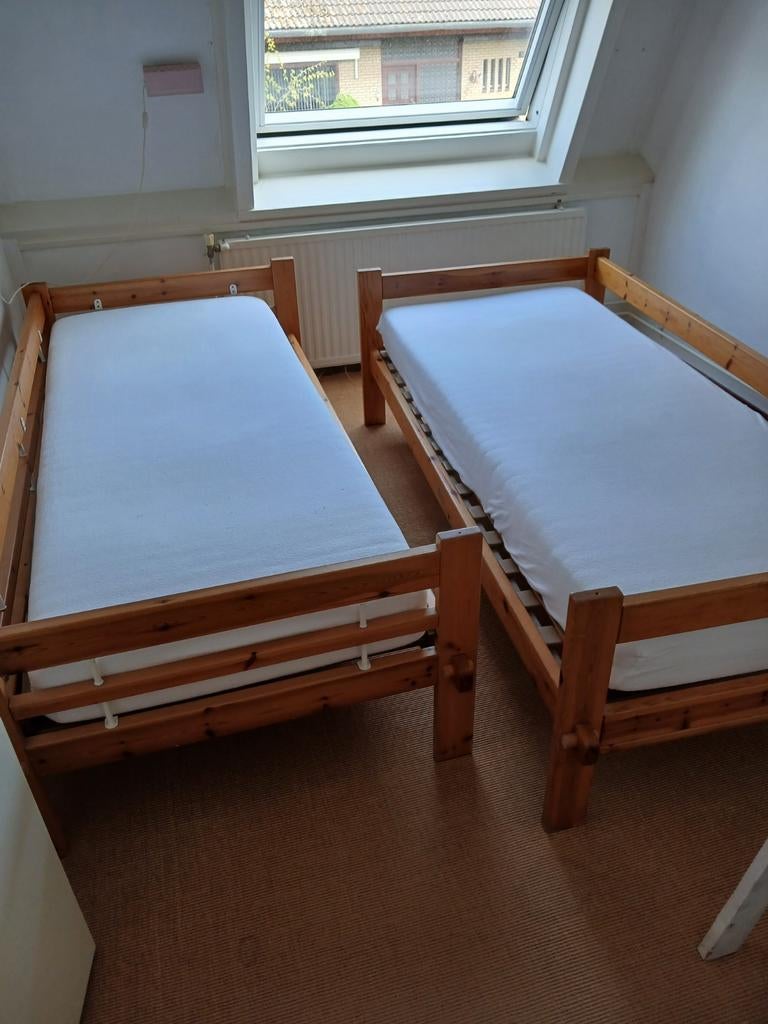 2x eenpersoons bedden 200x90cm incl matrassen, Huis en Inrichting, Ophalen, Gebruikt, 90 cm, Eenpersoons