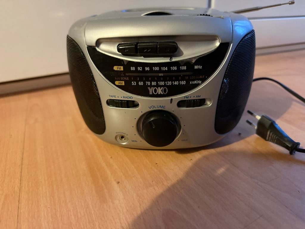 Yoko radio met cassette en uitschuifbare antenne, Ophalen of Verzenden, Gebruikt, Radio