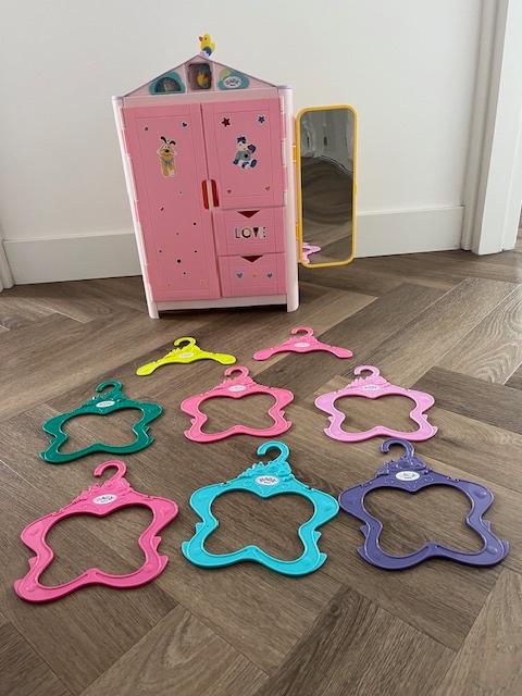 Baby born kast met hangers, Kinderen en Baby's, Speelgoed | Poppen, Ophalen, Gebruikt, Overige typen