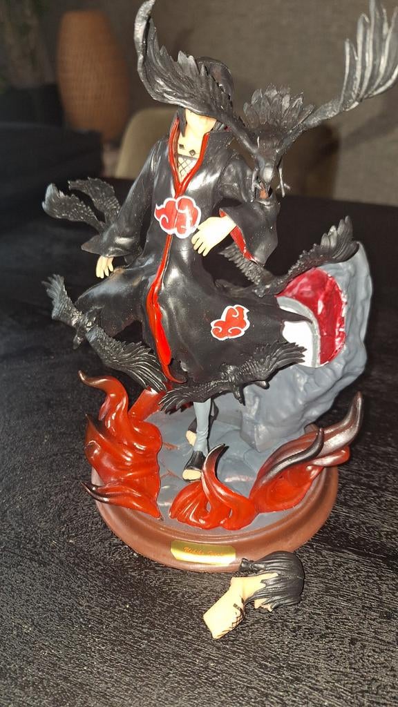 Anime Akatsuki Uchiha Itachi Crow Standbeeld, Ophalen of Verzenden, Zo goed als nieuw
