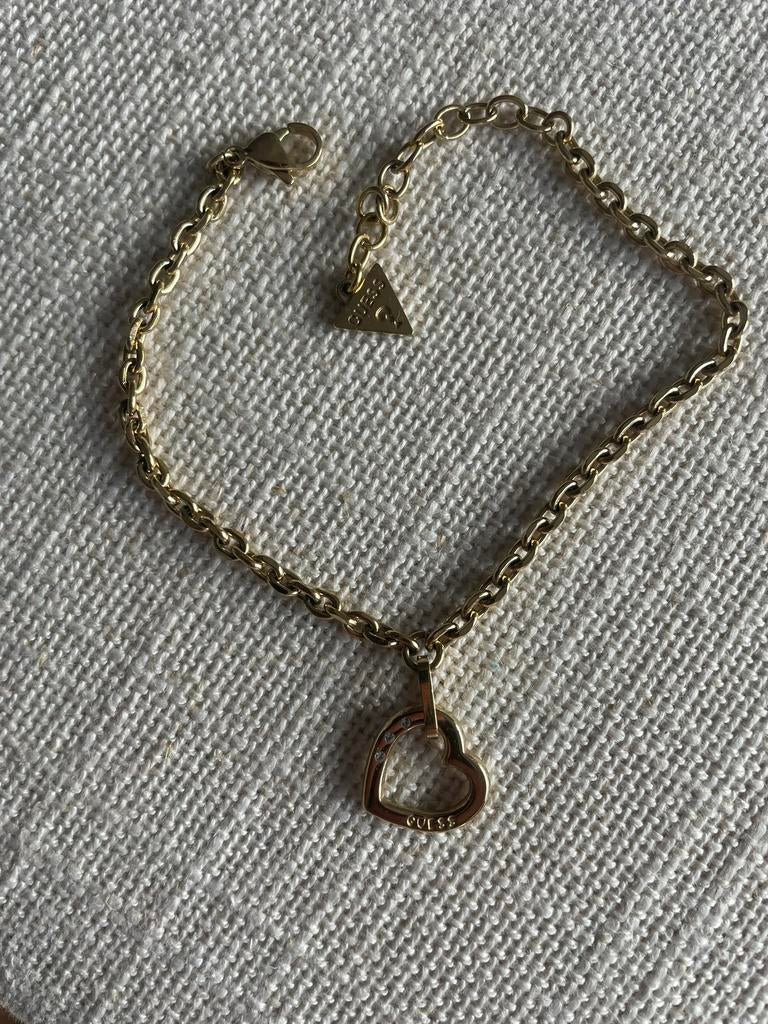 Guess armband goud kleur met hartje, Sieraden, Tassen en Uiterlijk, Armbanden, Ophalen of Verzenden, Zo goed als nieuw, Goud