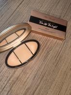 Too Faced Turn Up The Light Highlighter Palette, Overige kleuren, Gehele gezicht, Nieuw, Ophalen of Verzenden