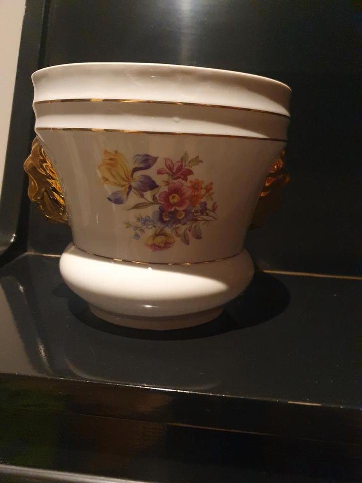 Antieke porseleinen cachepot van Carl Tielsch Altwasser uit, Antiek en Kunst, Antiek | Porselein, Ophalen of Verzenden