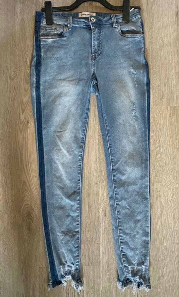 Queen Hearts jeans met bies maat L, Ophalen of Verzenden, Zo goed als nieuw, Blauw, W28 - W29 (confectie 36)