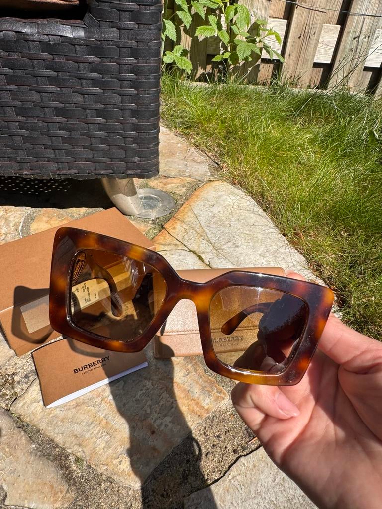 Burberry Daisy Bruine Zonnebril met Gepolariseerde Glazen, Overige merken, Gebruikt, Zonnebril, Bruin