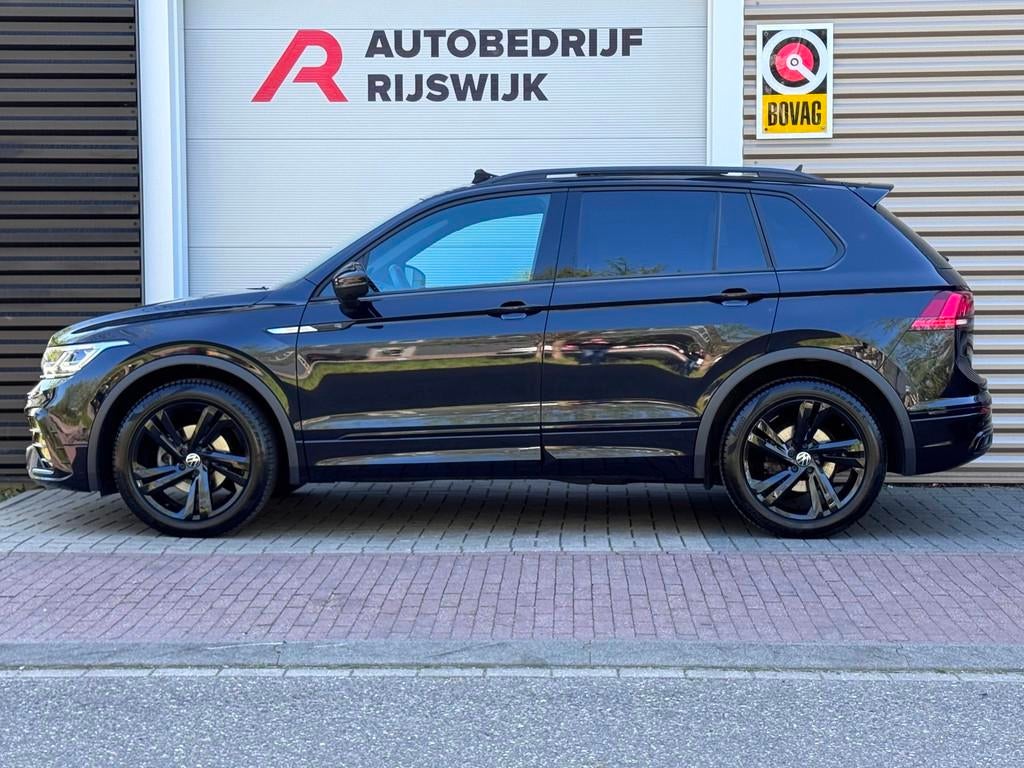 Volkswagen Tiguan 1.5 TSI R-Line Pano/Trekhaak/360/Sfeer, Auto's, Volkswagen, 12 maanden, 15 km/l, Adaptive Cruise Control, 4 cilinders