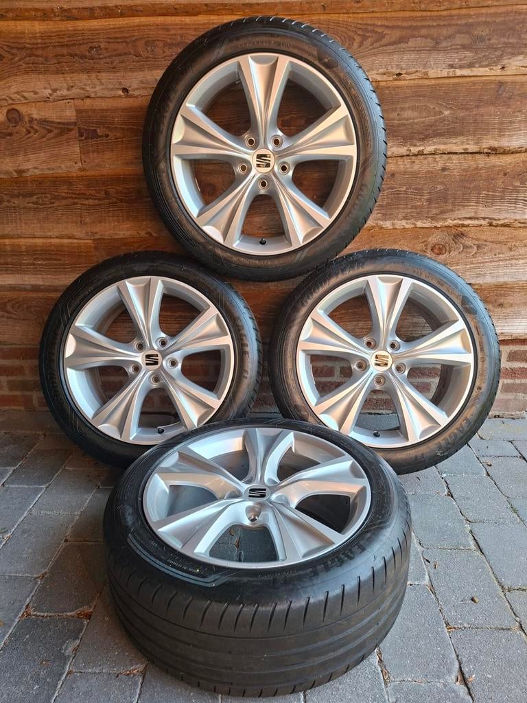 17 inch originele Seat Leon velgen met zomerbanden 225/45r17, Ophalen, Gebruikt, Banden en Velgen, 17 inch