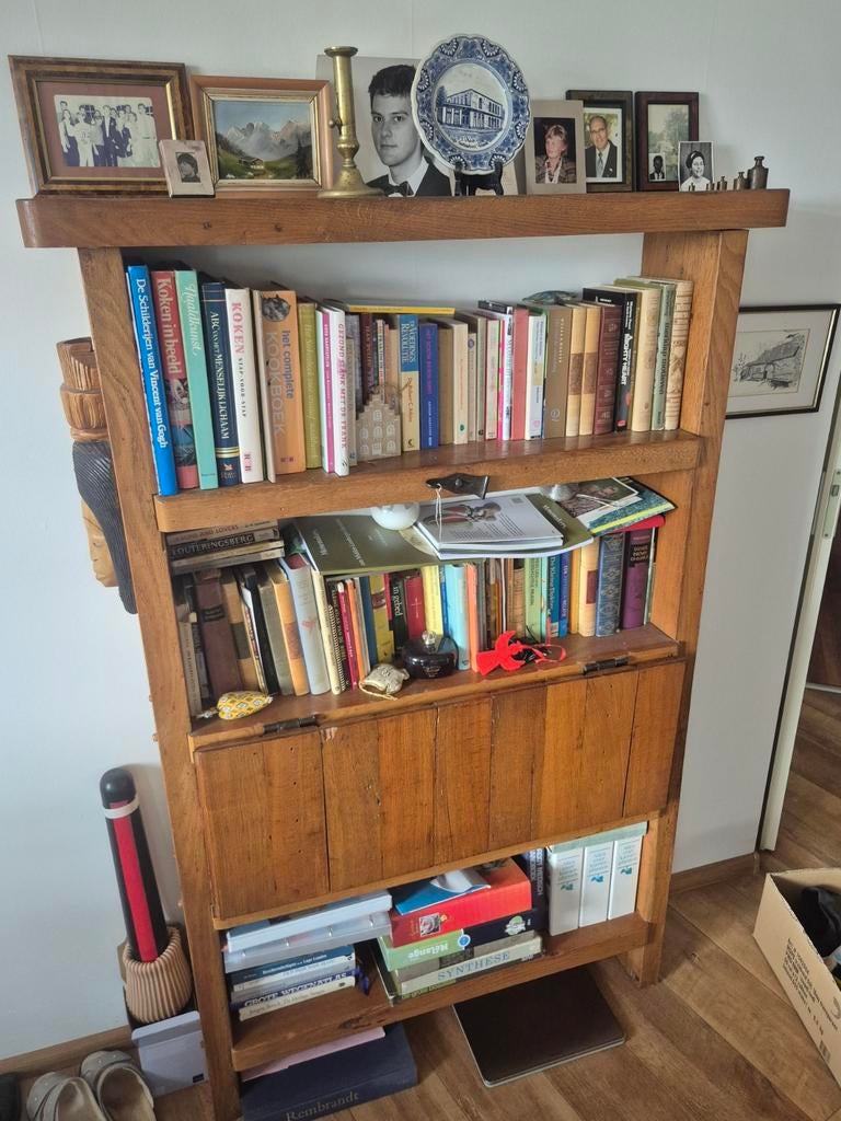 Robuuste houten boekenkast met opbergvakken - 112x179x22cm, Ophalen, Met deur(en), 100 tot 150 cm, Klassiek, Robuust