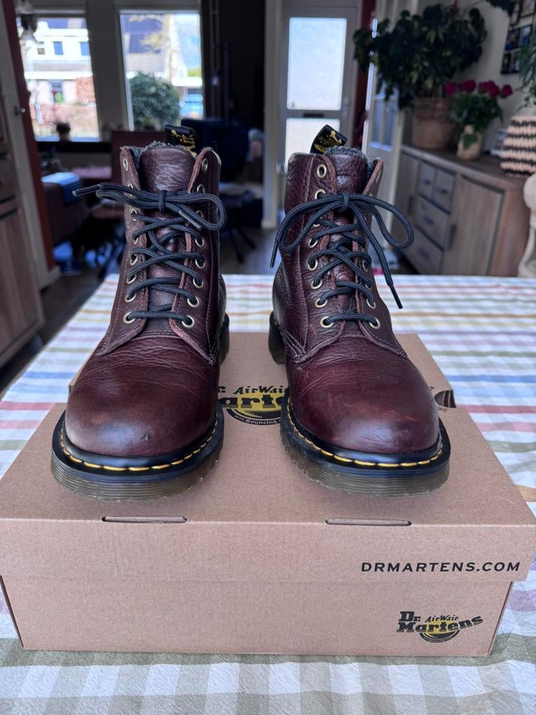 Bruine Dr Martens maat 42, Bruin, Boots, Ophalen of Verzenden, Zo goed als nieuw