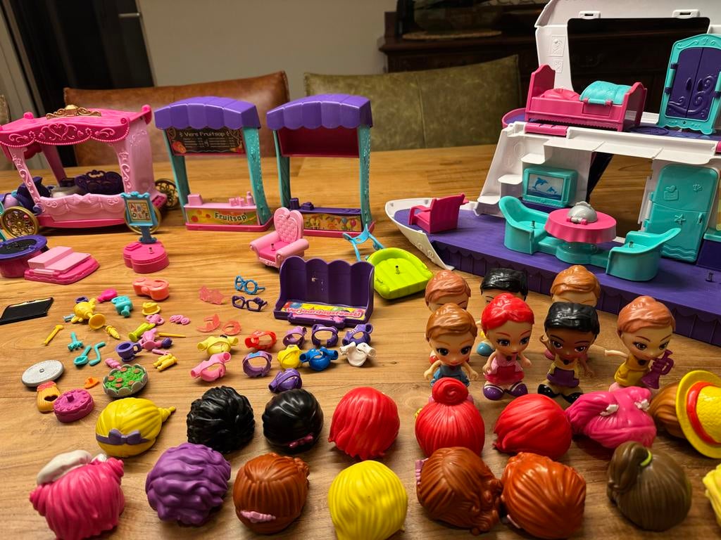 Grote set met poppen, meubels en accessoires, Ophalen, Gebruikt, Overige typen