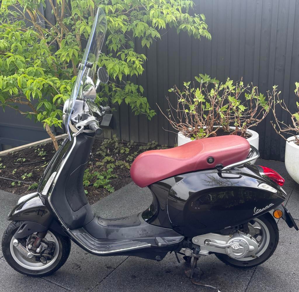 Vespa Primavera 4T - 2015 - Zwart, Fietsen en Brommers, Snorfietsen en Snorscooters, Ophalen, Gebruikt, Benzine, Vespa
