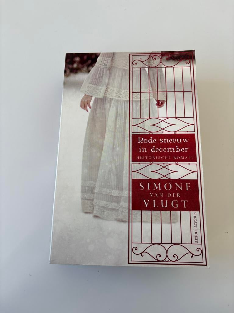 Simone van der Vlugt - Rode sneeuw in december, Boeken, Ophalen of Verzenden, Zo goed als nieuw, Simone van der Vlugt