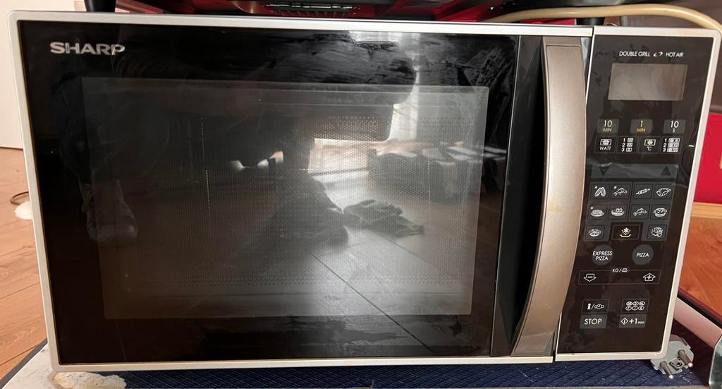 Sharp combi magnetron amper gebruikt zgan, Witgoed en Apparatuur, Magnetrons, Ophalen, Combimagnetron, Zo goed als nieuw, Draaiplateau